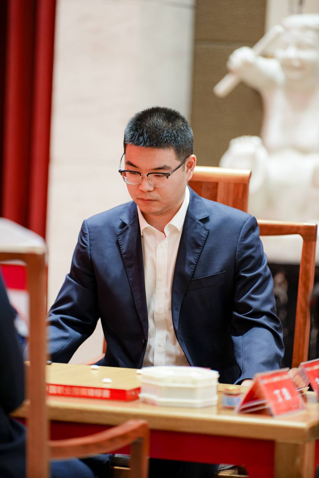 img, 他在接受采 img, 他在接受采