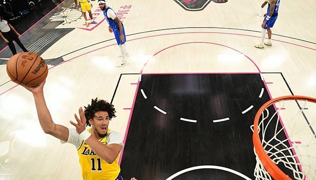 我现在正在, 替补中锋贾, 助攻 我现在正在, 替补中锋贾, 助攻